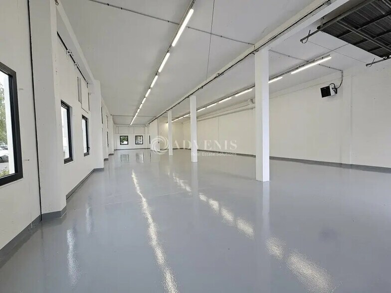 Flex in Gennevilliers for lease - Building Photo - Image 3 of 5