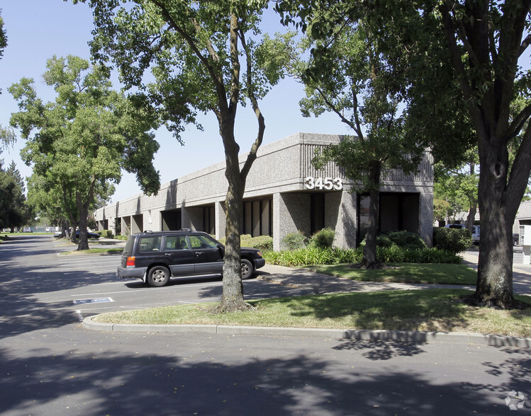 3453 Ramona Ave, Sacramento, CA for lease - Building Photo - Image 3 of 4