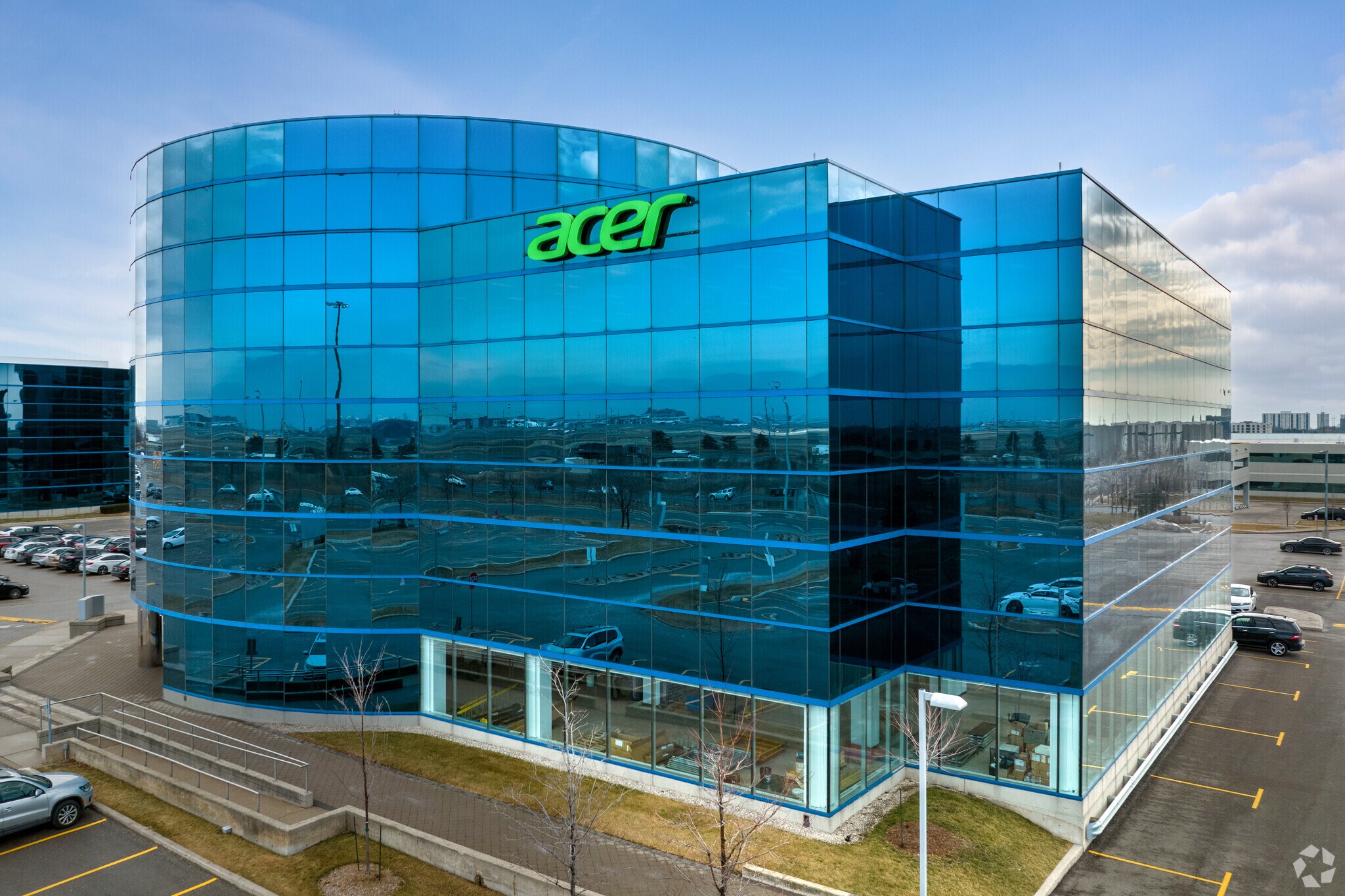 5600 Explorer Dr, Mississauga, ON for lease Building Photo- Image 1 of 6