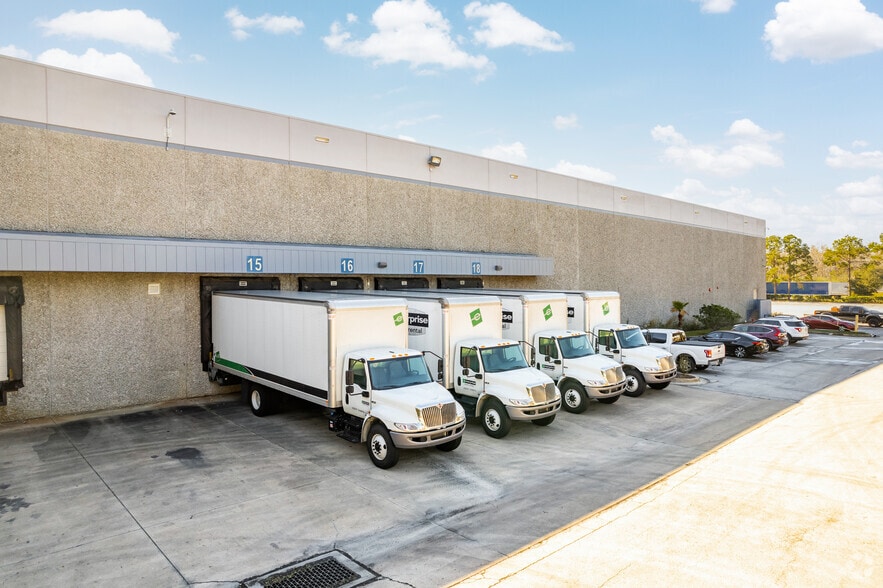 2702 Directors Row, Orlando, FL for lease - Building Photo - Image 2 of 5