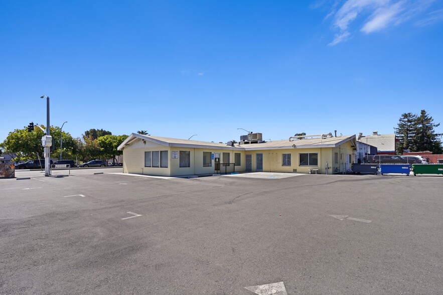 3692 Castro Valley Blvd, Castro Valley, CA for sale - Building Photo - Image 1 of 33