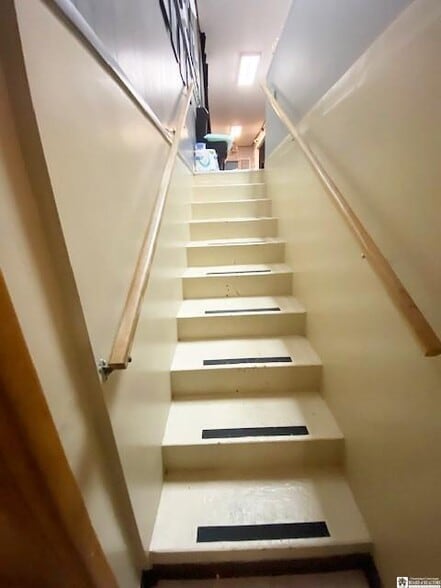 158 E Lake Shore Dr, Dunkirk, NY for sale - Interior Photo - Image 2 of 25