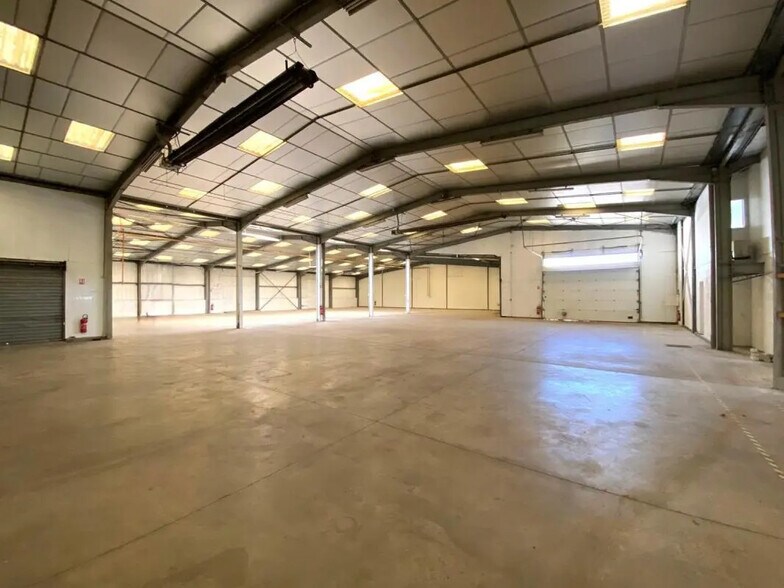 Office in CIVRIEUX-D'AZERGUES for lease - Building Photo - Image 2 of 9