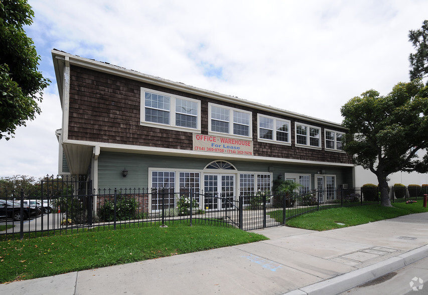 511-551 N Fairview St, Santa Ana, CA for sale - Building Photo - Image 2 of 3