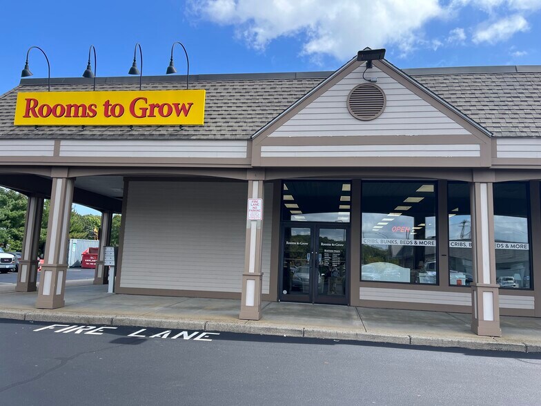 1350 Greenwich Ave, Warwick, RI for lease - Building Photo - Image 1 of 13