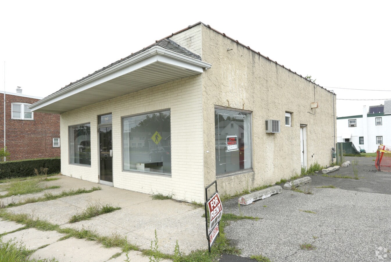 733 King Rd, Fords, NJ 08863