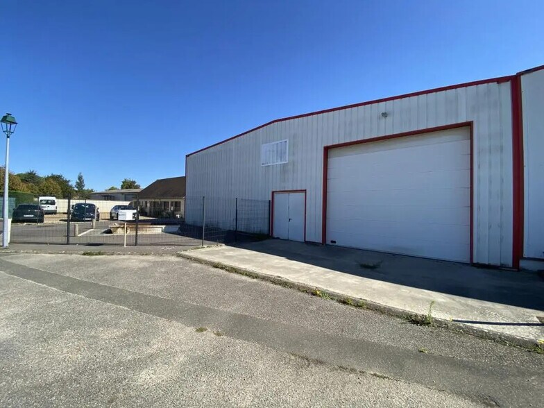 Industrial in Abondant for sale - Building Photo - Image 2 of 15