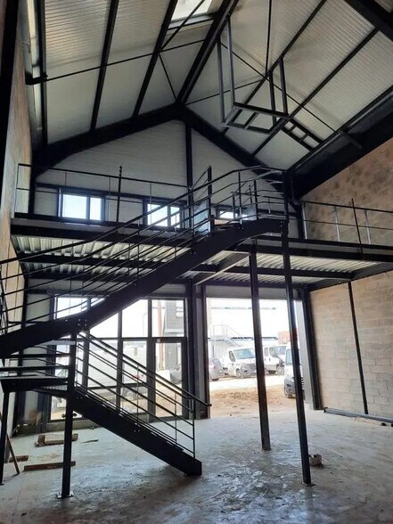 Office in Groslay for lease - Interior Photo - Image 3 of 5