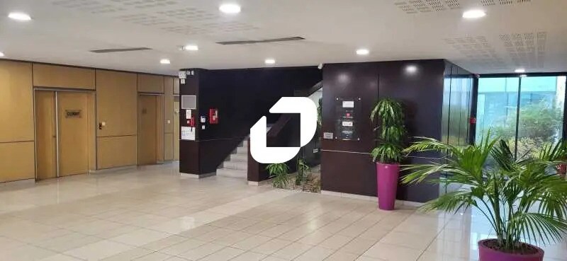 Office in Mérignac for lease - Building Photo - Image 2 of 32