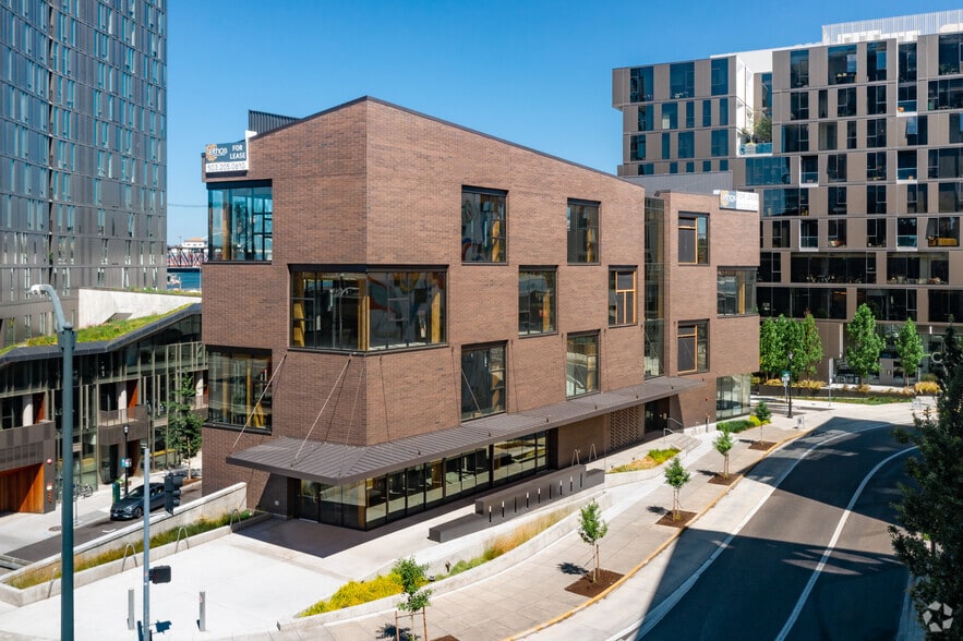 365 NE Couch St, Portland, OR 97232 SideYARD