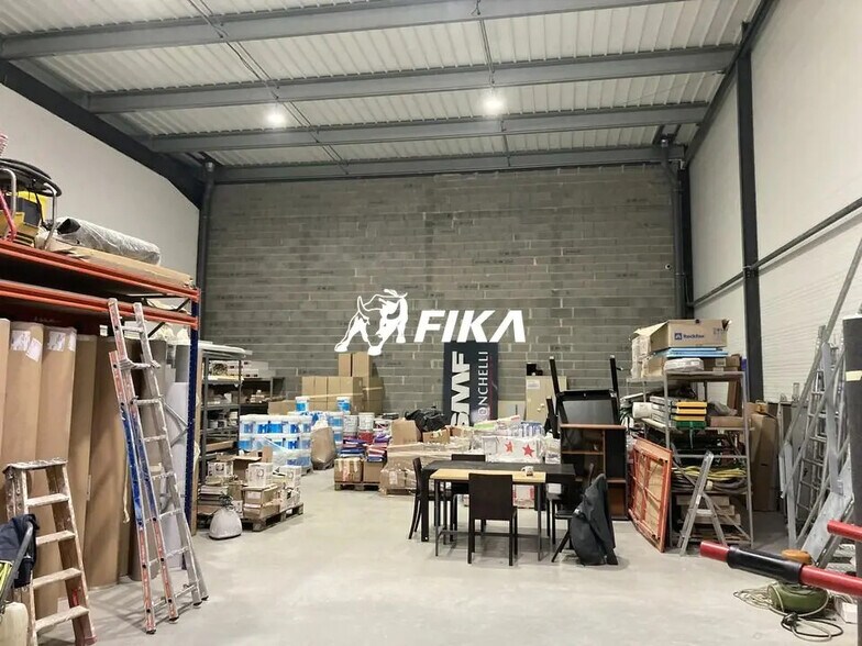 Flex in Muret for lease - Interior Photo - Image 2 of 6