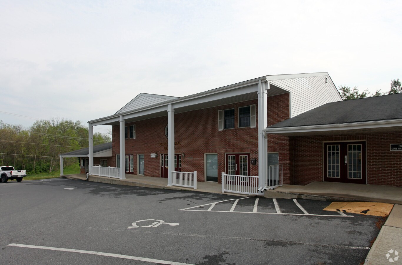 11377 Robinwood Dr, Hagerstown, MD 21742