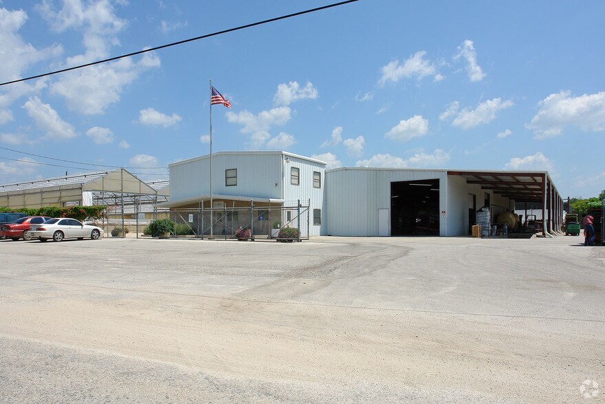 1630 Creekview Dr, San Antonio, TX for sale - Primary Photo - Image 1 of 1