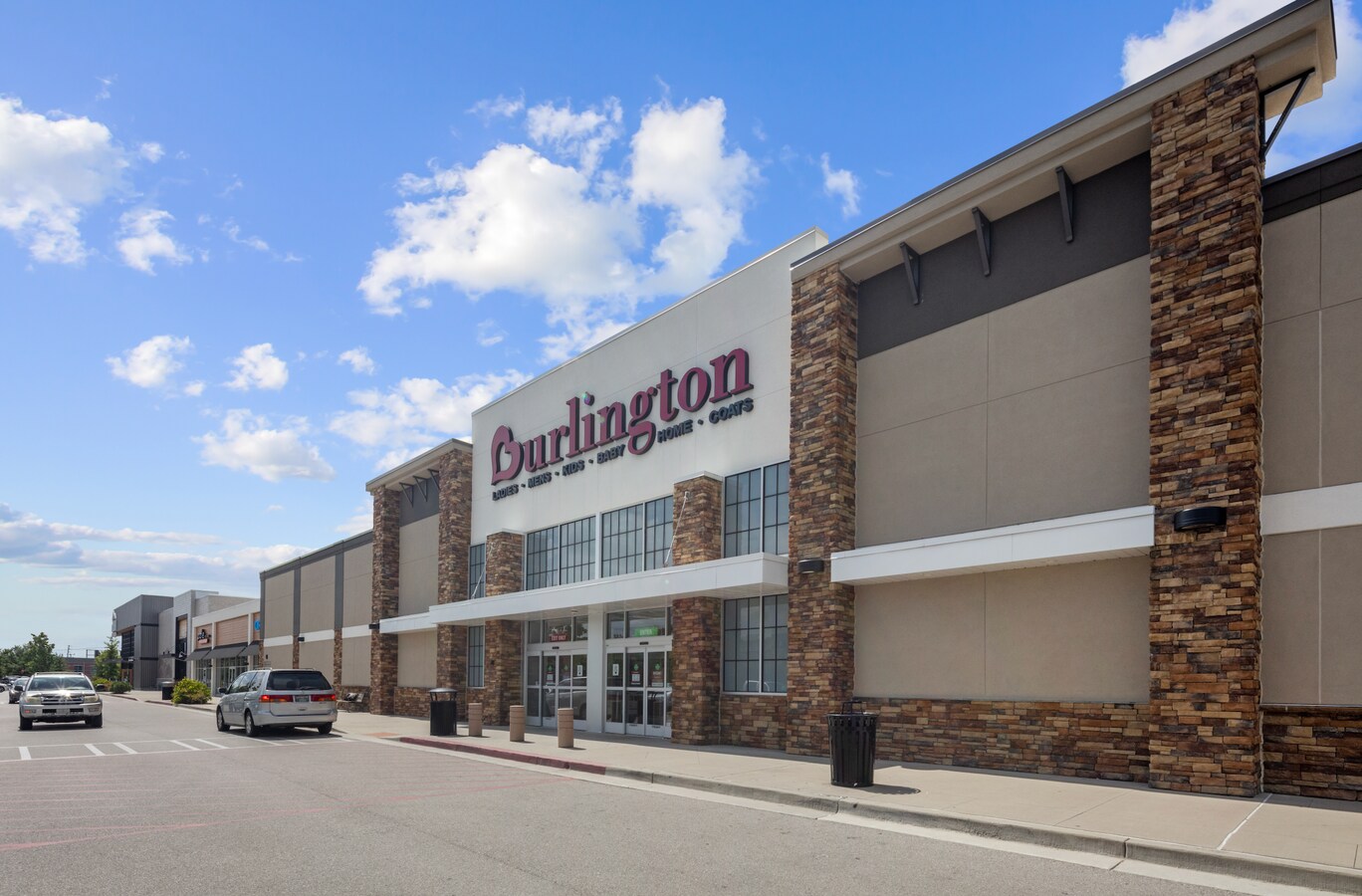 7201 Shallowford Rd, Chattanooga, TN 37421 Waterside Lifestyle Center