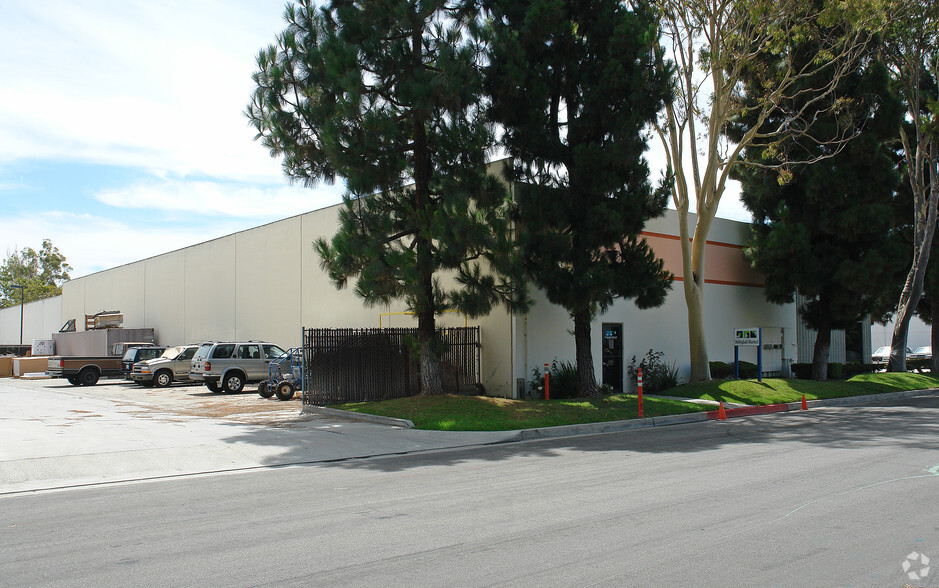 15392 Assembly Ln, Huntington Beach, CA for lease - Building Photo - Image 3 of 4