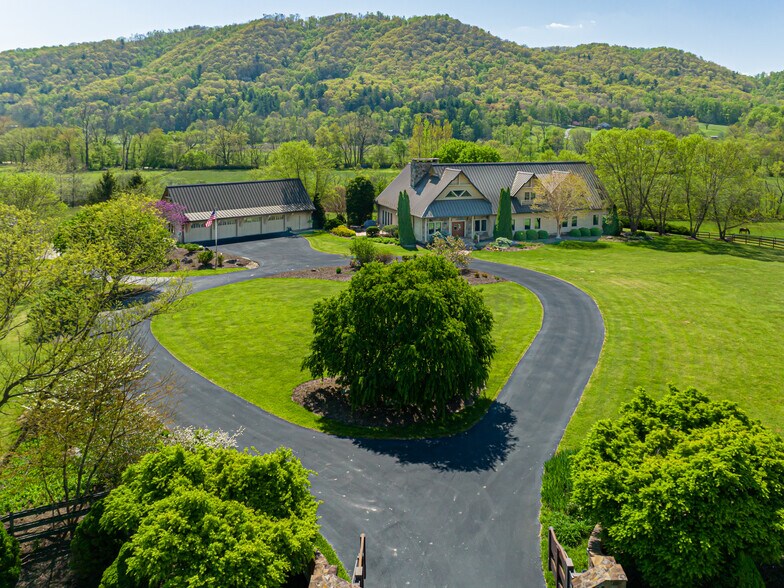 1030 Cane Creek Rd, Fletcher, NC for sale - Primary Photo - Image 1 of 1