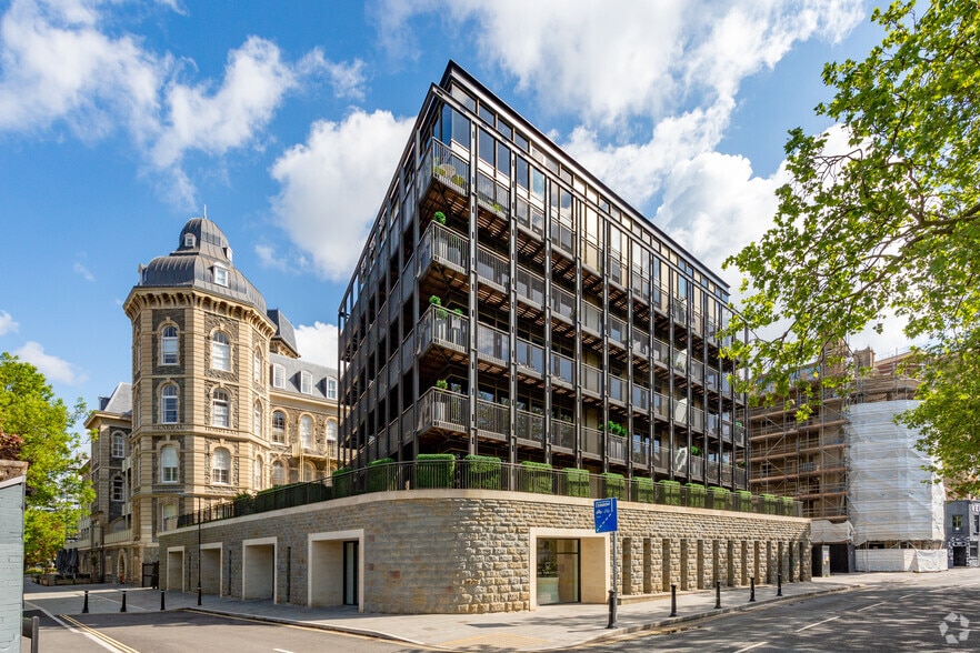 Guinea St, Bristol, BS1 6SY