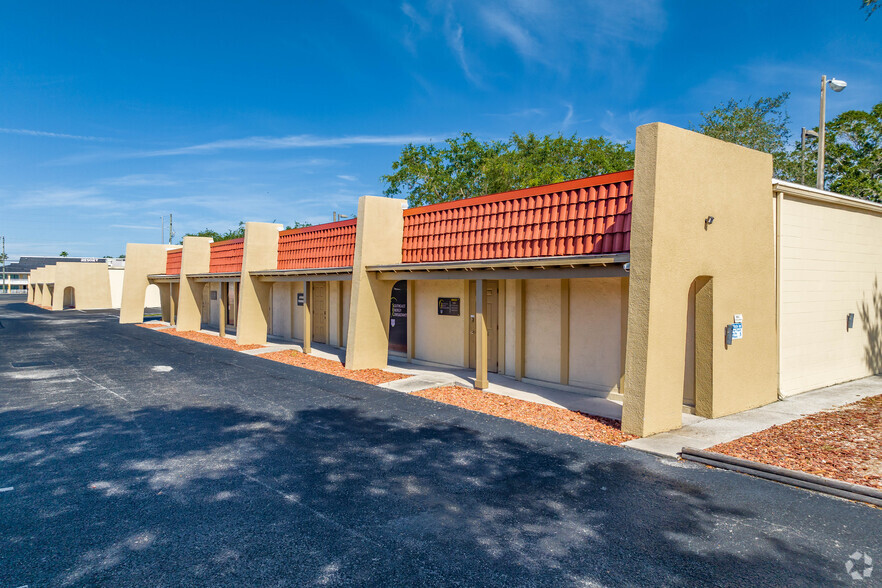 2328 N US Hwy 19, Holiday, FL for lease - Building Photo - Image 1 of 31