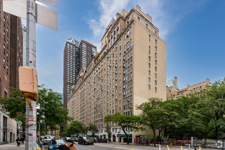 332-350 W 57th St, New York, NY for sale - Building Photo - Image 2 of 35