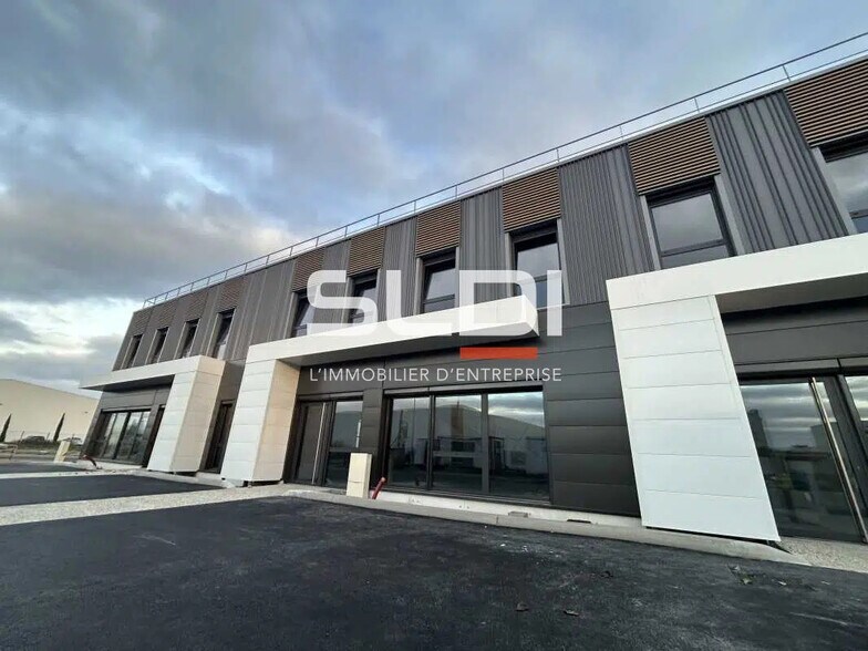 Office in Villefranche-sur-Saône for lease - Building Photo - Image 2 of 8