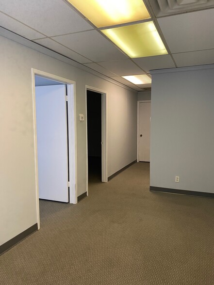 3300-3314 Garden Brook Dr, Farmers Branch, TX for lease - Interior Photo - Image 3 of 7