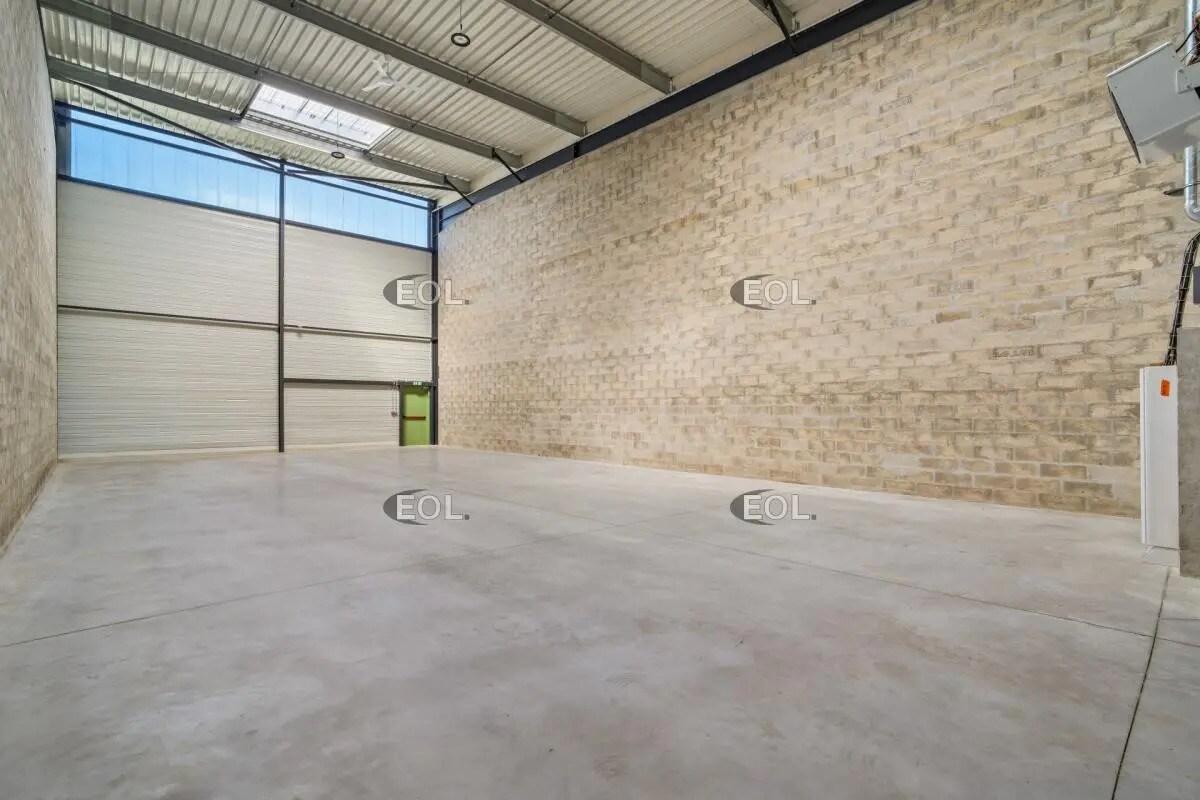 Industrial in Stains for sale Interior Photo- Image 1 of 4