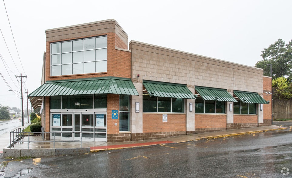 880 N Montello St, Brockton, MA 02301