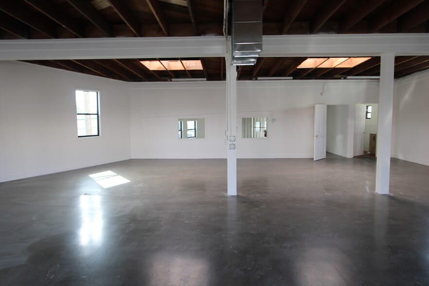 1810 Sunview Dr, Glendale, CA for lease - Interior Photo - Image 3 of 8