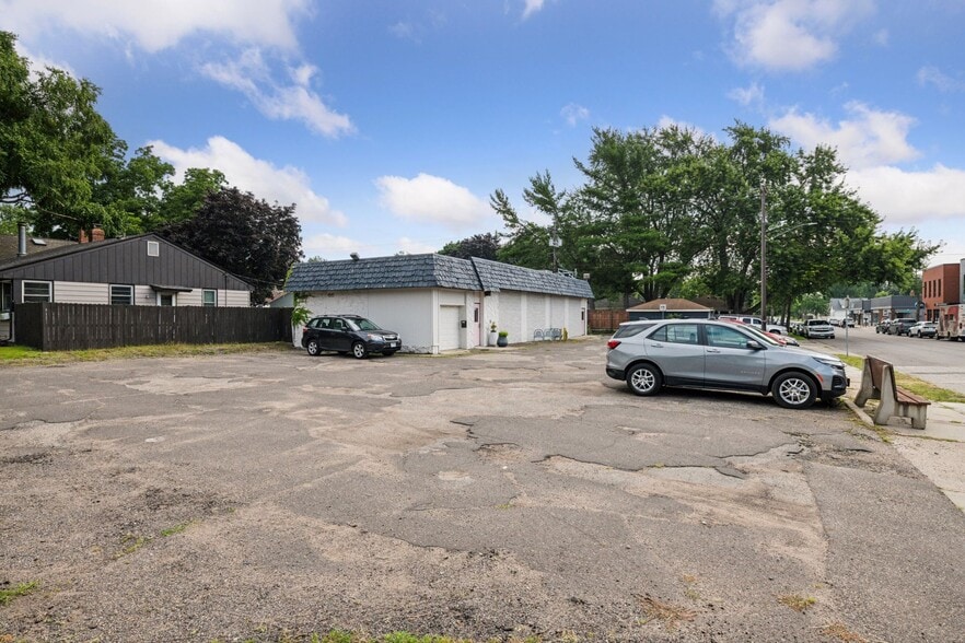 5357 42nd Ave S, Minneapolis, MN for sale - Building Photo - Image 2 of 20