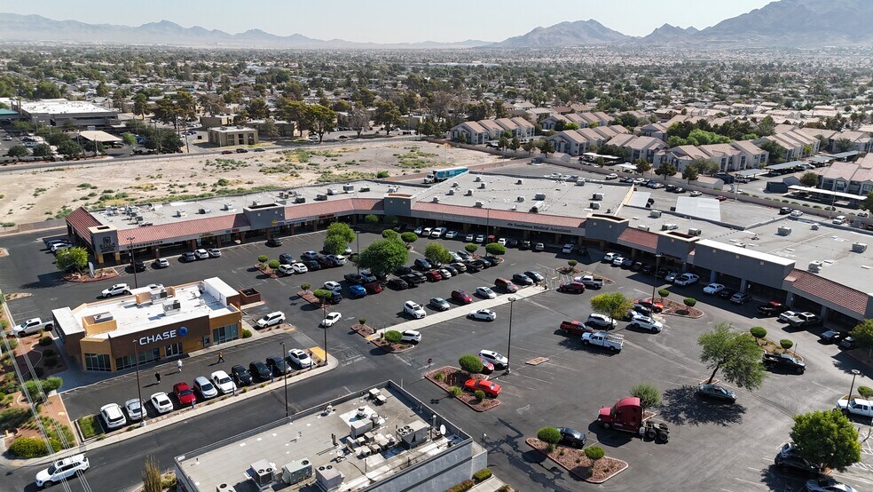 450-570 N Nellis Blvd, Las Vegas, NV for lease - Building Photo - Image 3 of 12