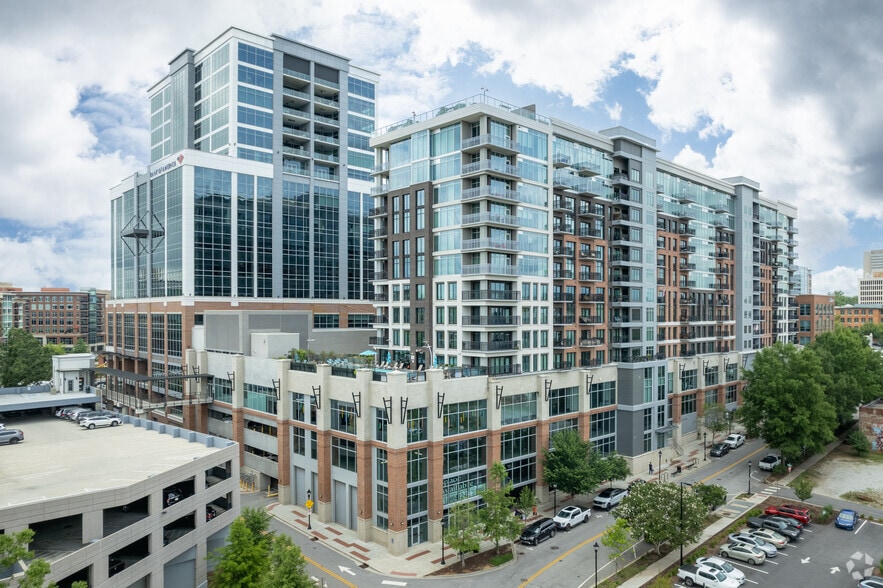 355 S Main St, Greenville, SC for lease - Building Photo - Image 3 of 28