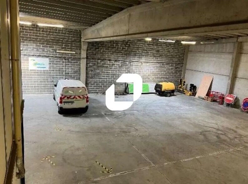 Office in Fretin for lease - Interior Photo - Image 3 of 9