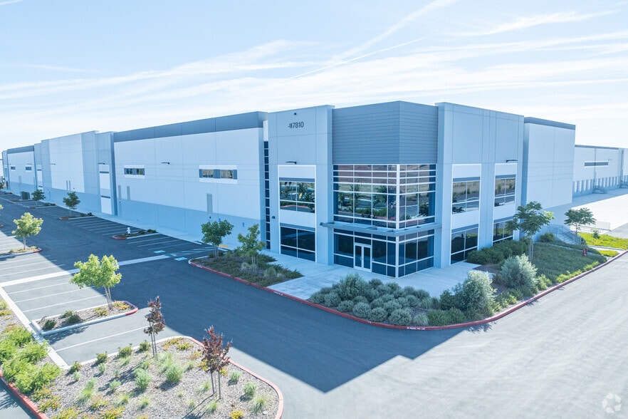 7810 Metro Air Pky, Sacramento, CA for lease - Primary Photo - Image 1 of 10