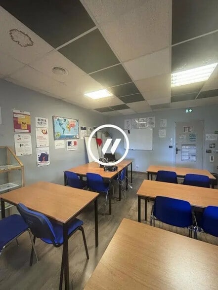 Office in Aubagne for lease - Interior Photo - Image 3 of 11