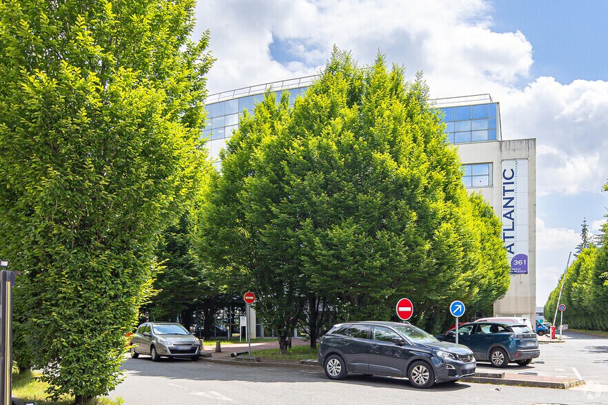 Flex in Clamart for lease - Primary Photo - Image 1 of 2