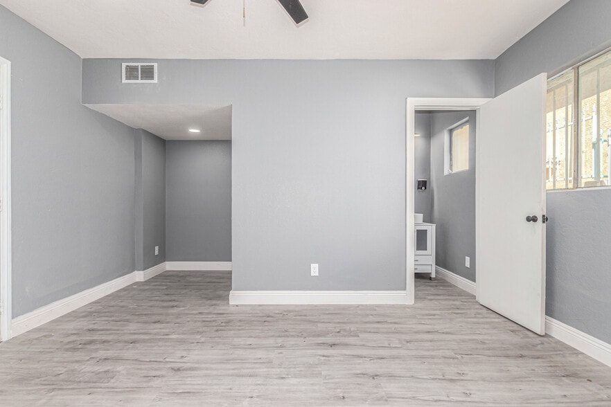 1800 Lewis Ave, Las Vegas, NV for sale - Interior Photo - Image 2 of 40