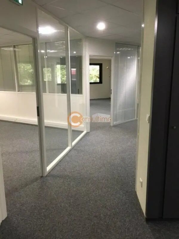 Office in Mérignac for lease Interior Photo- Image 1 of 13