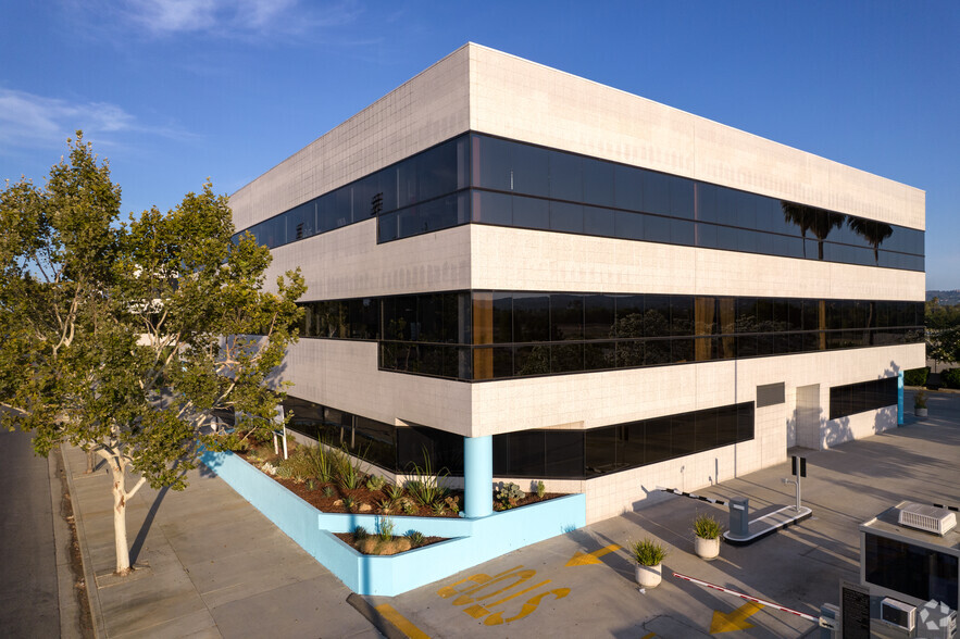 6345 Balboa Blvd, Encino, CA for lease - Building Photo - Image 1 of 63