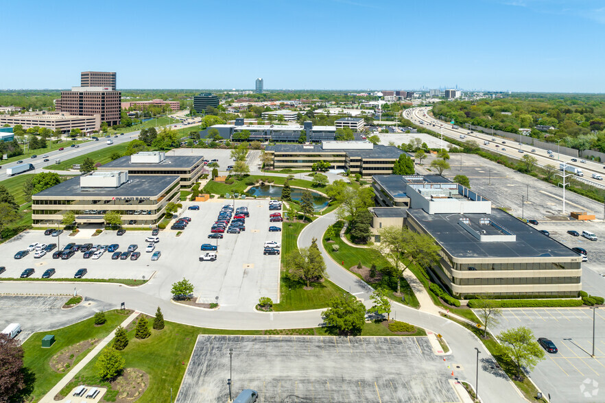 Oak Brook Office Center Portfolio portfolio of 4 properties for sale on LoopNet.com - Primary Photo - Image 1 of 3