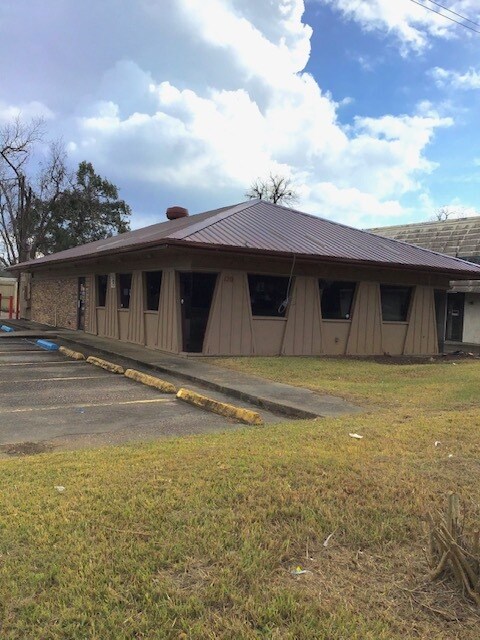 1420 NE Evangeline Trwy, Lafayette, LA for sale Primary Photo- Image 1 of 1