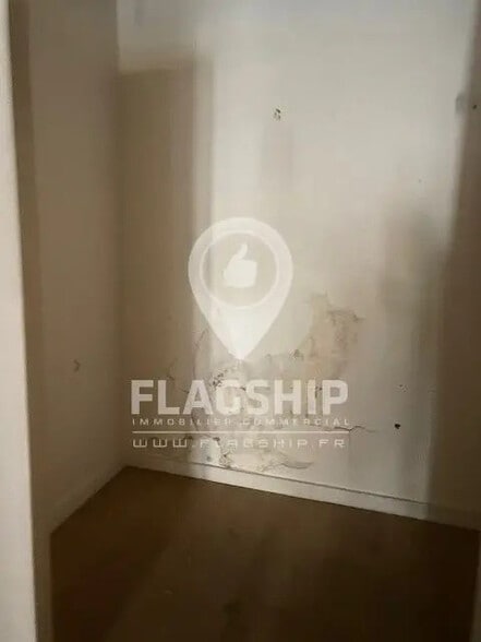 Retail in Paris for lease - Interior Photo - Image 2 of 6