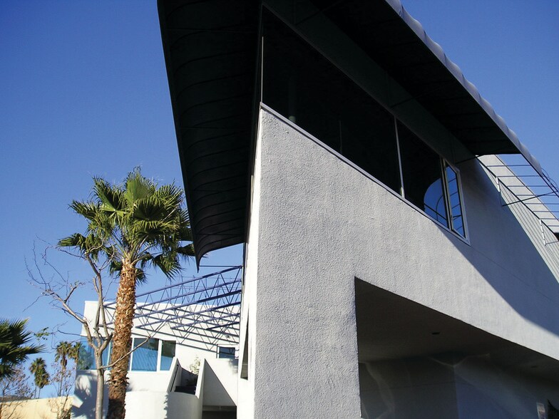 135 Liverpool Dr, Cardiff By The Sea, CA for sale - Building Photo - Image 1 of 1