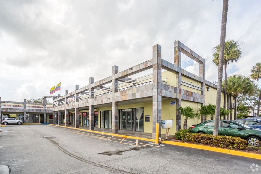 16764-16800 NW 67th Ave, Hialeah, FL for lease - Primary Photo - Image 1 of 4