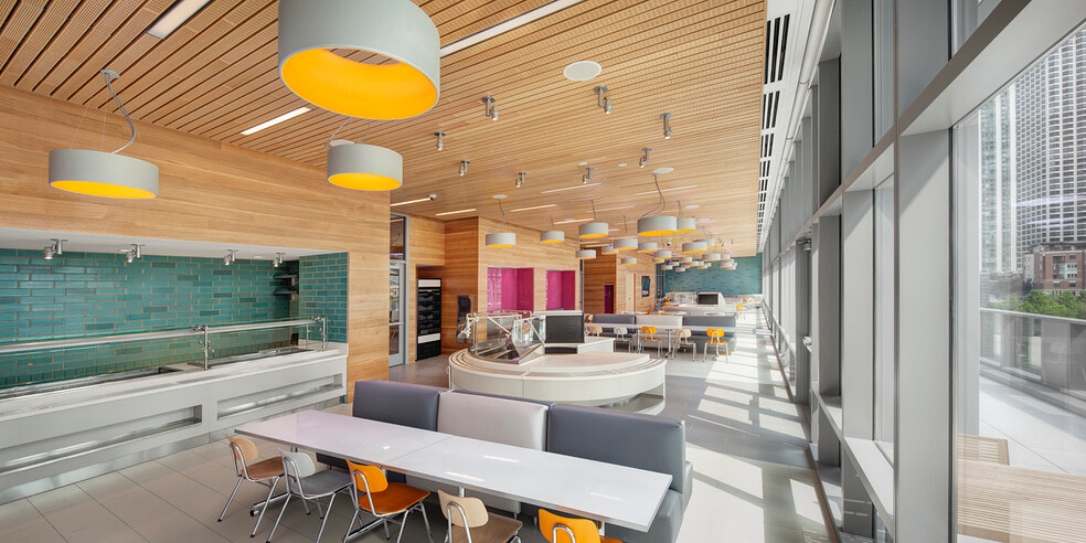 350 E South Water St, Chicago, IL for lease - Building Photo - Image 2 of 6