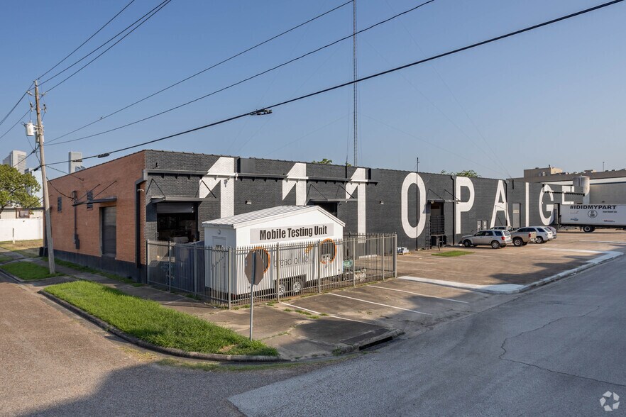 1110 Paige St, Houston, TX for lease - Building Photo - Image 1 of 6