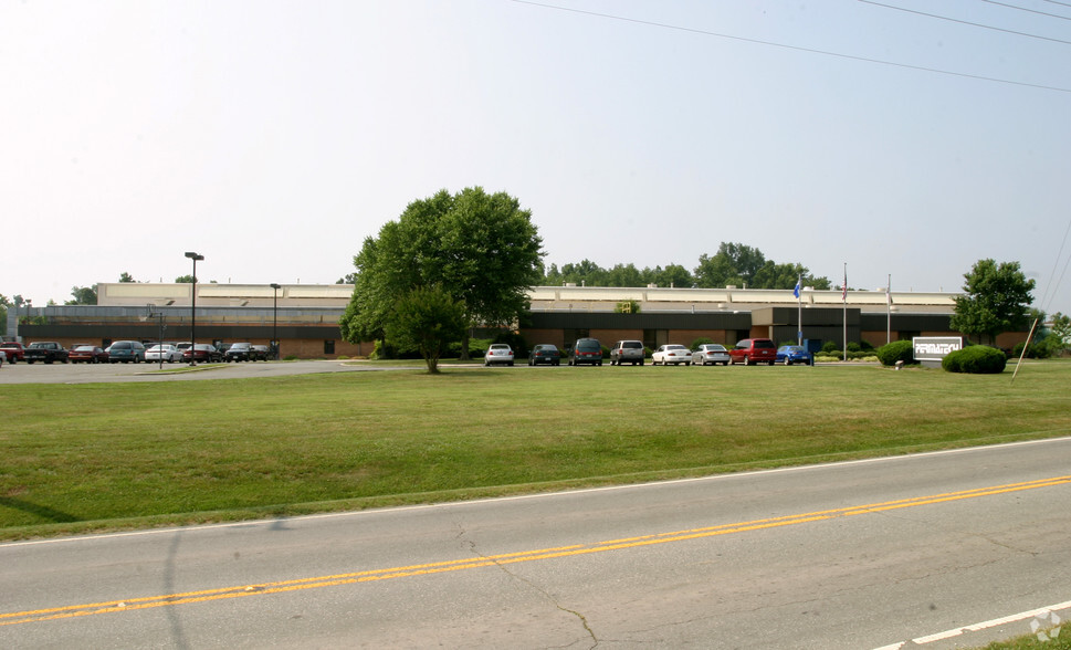 911 E Elm St, Graham, NC for sale - Primary Photo - Image 1 of 1