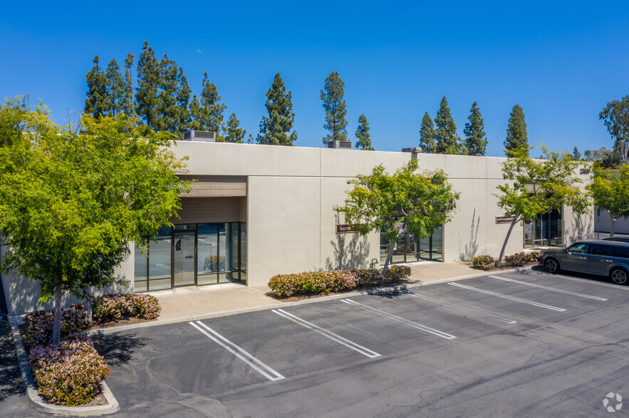 23531 Ridge Route Dr, Laguna Hills, CA for lease - Building Photo - Image 3 of 10