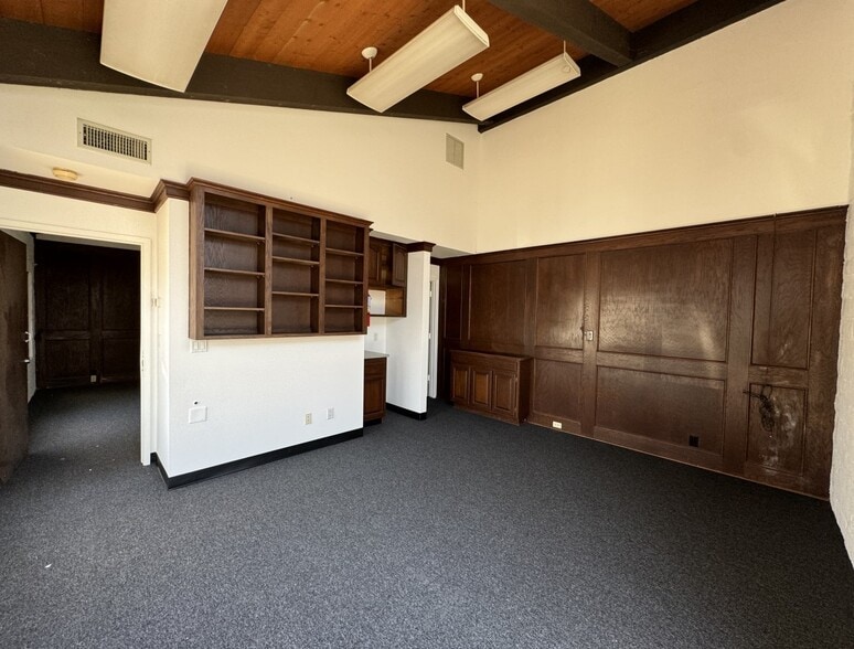 1944 Commercial St, Escondido, CA for lease - Interior Photo - Image 3 of 10