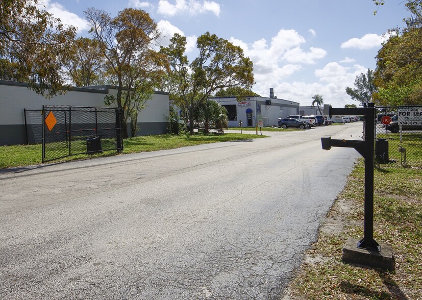 7544 W McNab Rd, North Lauderdale, FL 33068 McNab Commercial Centre