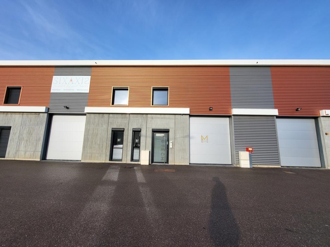 Flex in Meyzieu for sale Building Photo- Image 1 of 7